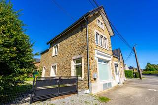 Situé en plein centre du village de Nandrin, We Invest Huy vous propose en location ce charmant duplex.Au rez : hall d’entréeAu 1er : hall - séjour -...