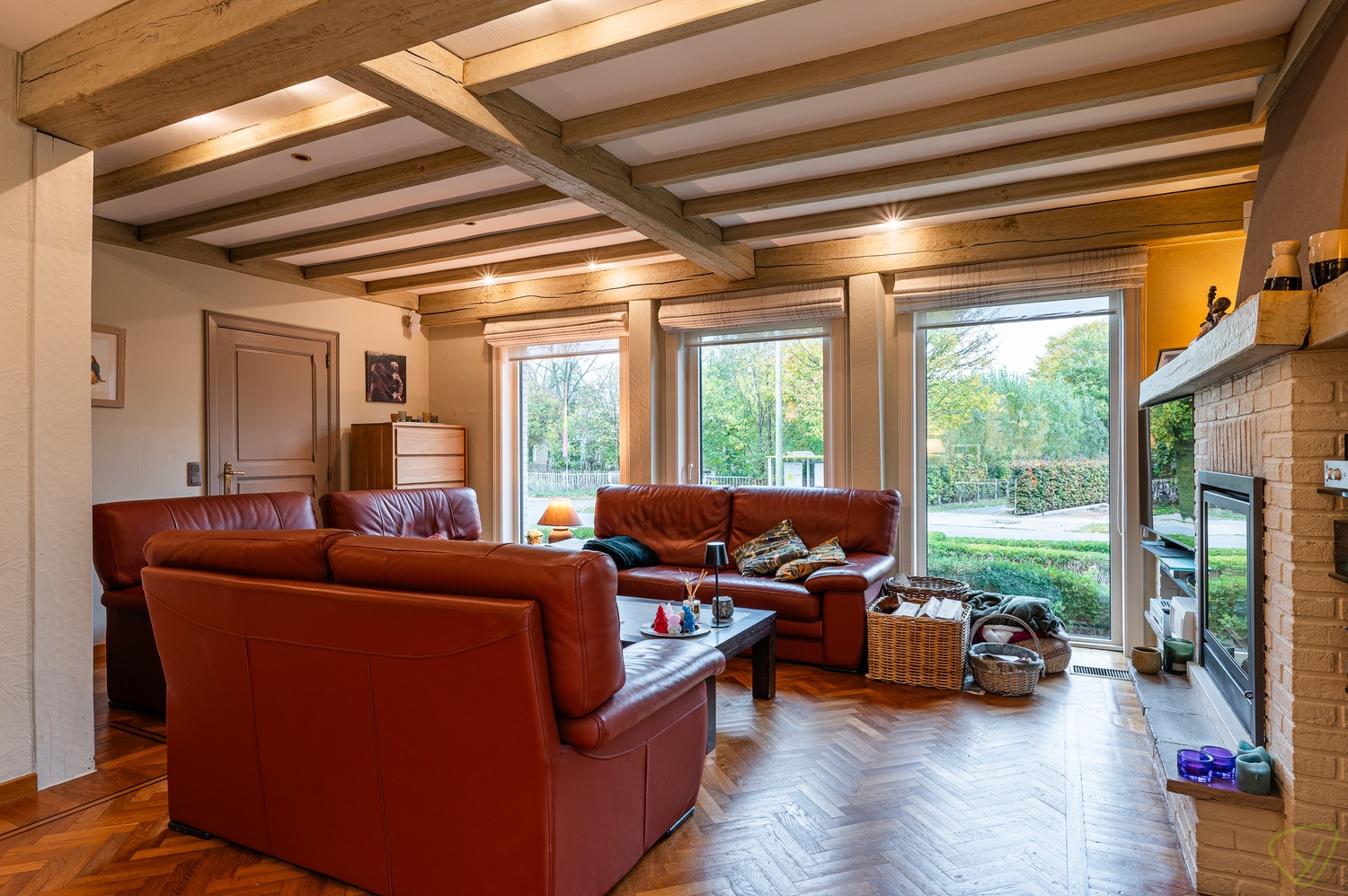 Kwalitatief afgewerkte woning met ruime woonoppervlaktes op een rustige ligging. - foto 5