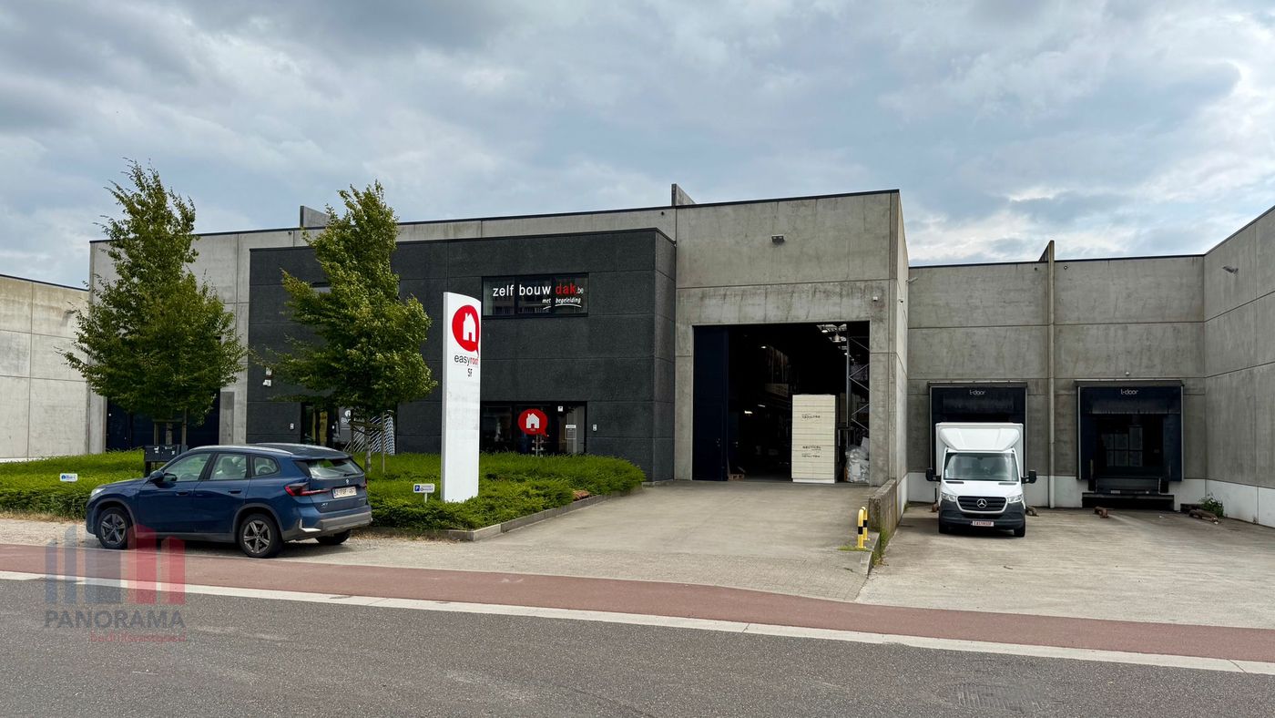 614 m² magazijn met laadkade en 149 m² kantoren te huur op toplocatie in Mechelen! - foto 1