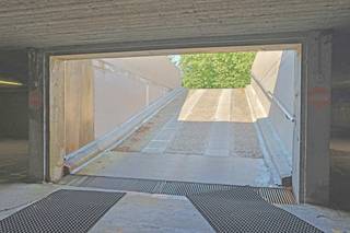 Bent u op zoek naar een afgesloten garagebox in een ondergrondse parking in het centrum van Beveren?Deze garagebox is gelegen op een steenworp van...