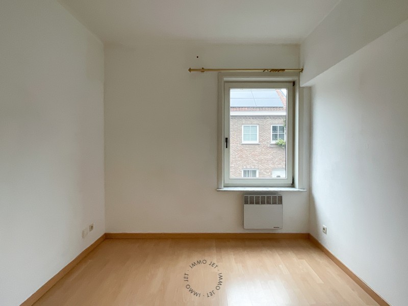 Instapklaar appartement met 2 slaapkamers en staanplaats nabij centrum Beveren - foto 5