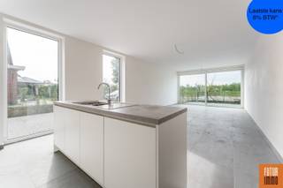 Tijdloze architectuur en strak design met zicht op de rustgevende velden.Residentie Kroonevoorde biedt ruime appartementen in het centrum van...