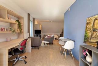 Te koop in Brugge <br /><br />Welkom in deze lichtrijke studio in de Wittemolenstraat 29 te Brugge. <br /><br />De troeven van deze studio zijn: <br /><br />- Slaapzone groot genoeg voor een dubbel bed - geschikt tot twee personen <br />- Afzonderlijke badkamer met toilet, douche en lavabo<br />- Gemeenschappelijke ruimtes en terras zorgen voor extra wooncomfort<br />- Zeer goede verhuurbaarheid door locatie op 5 minuten van de Vives hogeschool campus<br />- In de mooie, grote gemeenschappelijke tuin kan men heerlijk ontspannen, ook rondom het terrein veel groene zone<br />- Private fietsenstalling per studio<br />- Gebouw van 2016 in zeer goede staat - lage kosten <br />- Veel winkels, supermarkten, snackbars in de buurt. <br /><br />Enkel als studentenkamer mogelijk, niet voor privébewoning. <br /><br />Laat u verleiden door de foto's en aarzel niet om een bezoek aan te vragen. Vul bij voorkeur eerst het contactformulier via de knop en dan bel ik u zo spoedig mogelijk op.<br /><br />Laurens Deprez 0496 20 64 64