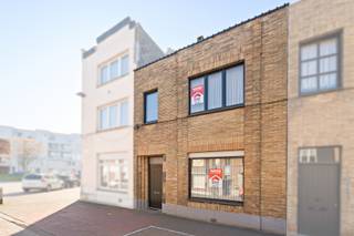 Te koop: mooi onderhouden gezinswoning in de Leffingestraat, Oostende, gelegen in een groene en residentiële omgeving nabij scholen, openbaar...
