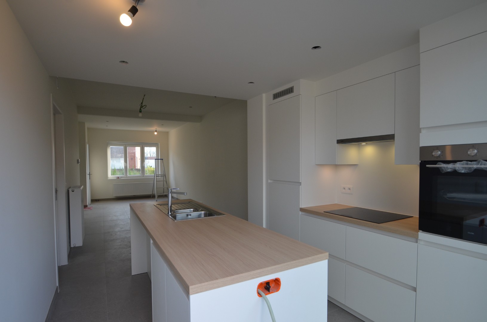 Volledig gerenoveerde woning met 3 slaapkamers en gezellig tuintje gelegen in het dorp van Zeebrugge. - foto 5