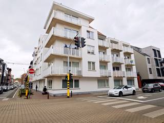This recently built studio apartment under leasehold ownership features a bright living room with a terrace in the center of De Panne. Just steps...