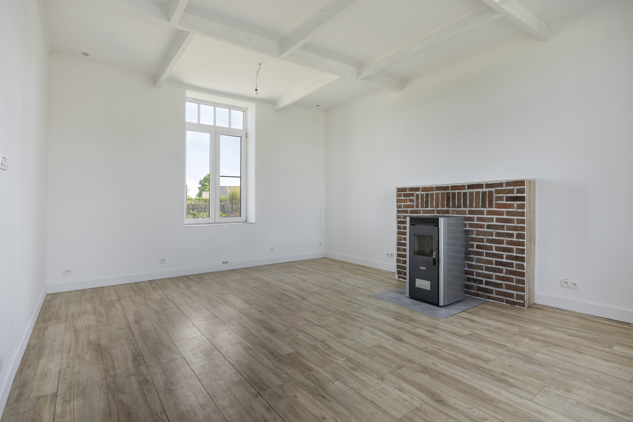 Deels gerenoveerde woning met prachtig verzicht op 14 are - foto 2