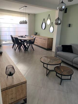 Energiezuinige woning met hoogwaardige afwerking en ideale liggingGelegen op wandelafstand van het centrum en met een vlotte verbinding naar de E313,...