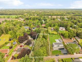 Bent u op zoek naar rust, privacy en de unieke sfeer van wonen in het groen? <br />Dit uitzonderlijk grote, bosrijke perceel van 3.219 m² ligt op een residentiële toplocatie in een goedgekeurd woonpark in Retie. <br />Hier bouwt u uw droomwoning te midden van volwassen bomen en de natuur, met tal van wandel- en fietsroutes vlakbij.<br />Bouwmogelijkheden &amp; Kenmerken:<br />Bestemming: <br />Geschikt voor een royale open bebouwing.<br />Volume: <br />Maximaal twee bouwlagen plus een dakverdieping.<br />Afmetingen: <br />Een indrukwekkende straatbreedte van 36 meter en een diepte van ca. 90 meter.<br />Omgeving: <br />Een prachtig bosrijk perceel dat onmiddellijk een gevoel van rust en privacy biedt.<br />Oriëntatie: <br />Noordgericht. Dankzij de unieke diepte van ca. 90 meter geniet u achterin de tuin de hele dag van de zon, terwijl de bomen en de oriëntatie zorgen voor natuurlijke koelte rondom de woning.<br />Ligging: <br />Gelegen in een officieel goedgekeurde verkaveling.<br />De volledige verkavelingsvoorschriften zijn op eenvoudig verzoek verkrijgbaar via ons kantoor. <br />Neem vandaag nog contact op voor meer informatie of een bezoek ter plaatse!