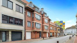 Ruim duplex-appartement (3e en 4e verdieping) met een bruikbare oppervlakte van 122 m², uitstekend gelegen op wandelafstand van het strand van...