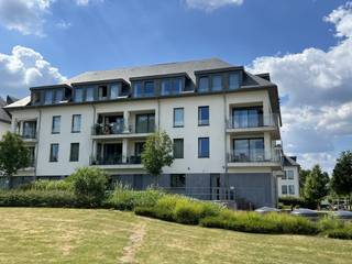 Ontdek dit prachtige appartement met één slaapkamer van ± 54 m², gelegen in de service-residentie Argenteuil op de gewilde Bella Vita-site, op...