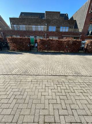 Deze autostaanplaats is gelegen midden in het centrum van Geel in een zijstraat van de winkelstraat.De staanplaats behoort tot een...