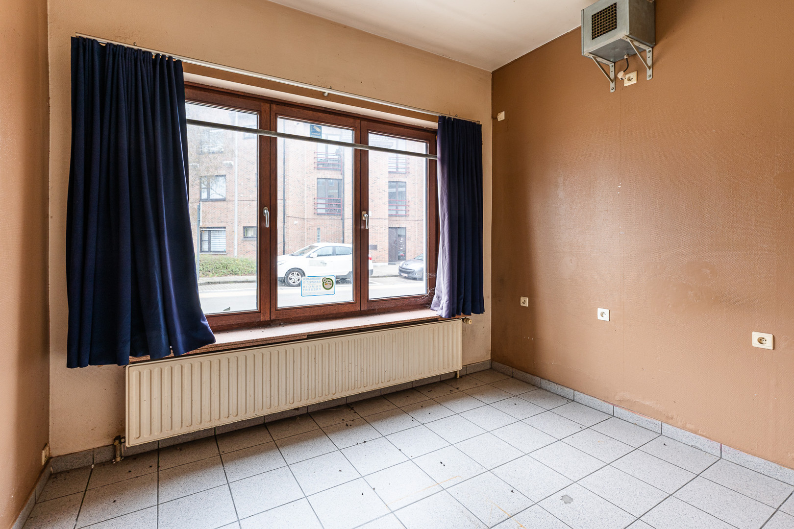 Hoekpand handelsgelijkvloers voormalig café met veel mogelijkheden - foto 4