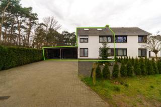 GelijkvloersDe woning beschikt over verschillende leefruimtes die samen zorgen voor een aangename en flexibele indeling. De living bestaat uit...