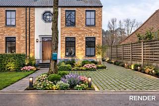 [[ DIT PAND NEEMT DEEL AAN DE ERA OPEN HUIZEN DAG OP 13/6 VAN 11:00 TOT 12:00 ]]
<p><strong>Te koop: ruime halfopen woning in Mosstraat, Beringen</strong></p>

<p>Op zoek naar een instapklare woning met uitzonderlijk veel ruimte? Deze moderne halfopen bebouwing uit 2018 biedt alle comfort voor een groot gezin en is gelegen in een rustige, groene en landelijke woonomgeving.</p>

<p>Dankzij de doordachte indeling en het verzorgde interieur hoeft u enkel nog uw koffers uit te pakken.</p>

<p> </p>

<h3><strong>Indeling van de woning</strong></h3>

<p><strong>Gelijkvloers:</strong></p>

<ul><li>Inkomhal met gastentoilet</li><li>Ruime en lichtrijke woonkamer met zicht op de tuin en toegang tot het terras</li><li>Moderne, volledig uitgeruste keuken met veel werk- en opbergruimte</li><li>Praktische berging/wasruimte</li><li>Bureel of eerste slaapkamer (ideaal voor thuiswerk of gelijkvloers wonen)</li></ul>

<p><strong>Eerste verdieping:</strong></p>

<ul><li>3 volwaardige slaapkamers</li><li>Badkamer uitgerust met ligbad, douche en dubbele wastafel</li><li>Apart toilet</li></ul>

<p><strong>Tweede verdieping:</strong></p>

<ul><li>3 extra slaapkamers of multifunctionele ruimtes (perfect als hobbyruimte, speelkamer of dressing)</li></ul>

<p> </p>

<h3><strong>Buitenruimte</strong></h3>

<ul><li>Aangelegde tuin met terras</li><li>Tuinhuis voor extra opslag</li></ul>

<p> </p>

<h3><strong>Troeven</strong></h3>

<ul><li>Maar liefst <strong>6 slaapkamers</strong></li><li>Instapklaar en uitstekend onderhouden</li><li>Rustige ligging in een groene woonkern</li><li>Ideaal voor grote gezinnen of wie ruimte zoekt</li></ul>

<p> </p>

<p>Kortom, een ruime en veelzijdige woning waar comfort en rust centraal staan.</p>

<p><strong>Interesse? Neem vandaag nog contact op voor een bezoek!</strong></p>

<p><strong>Jouw droomhuis. Zo gevonden!</strong></p>