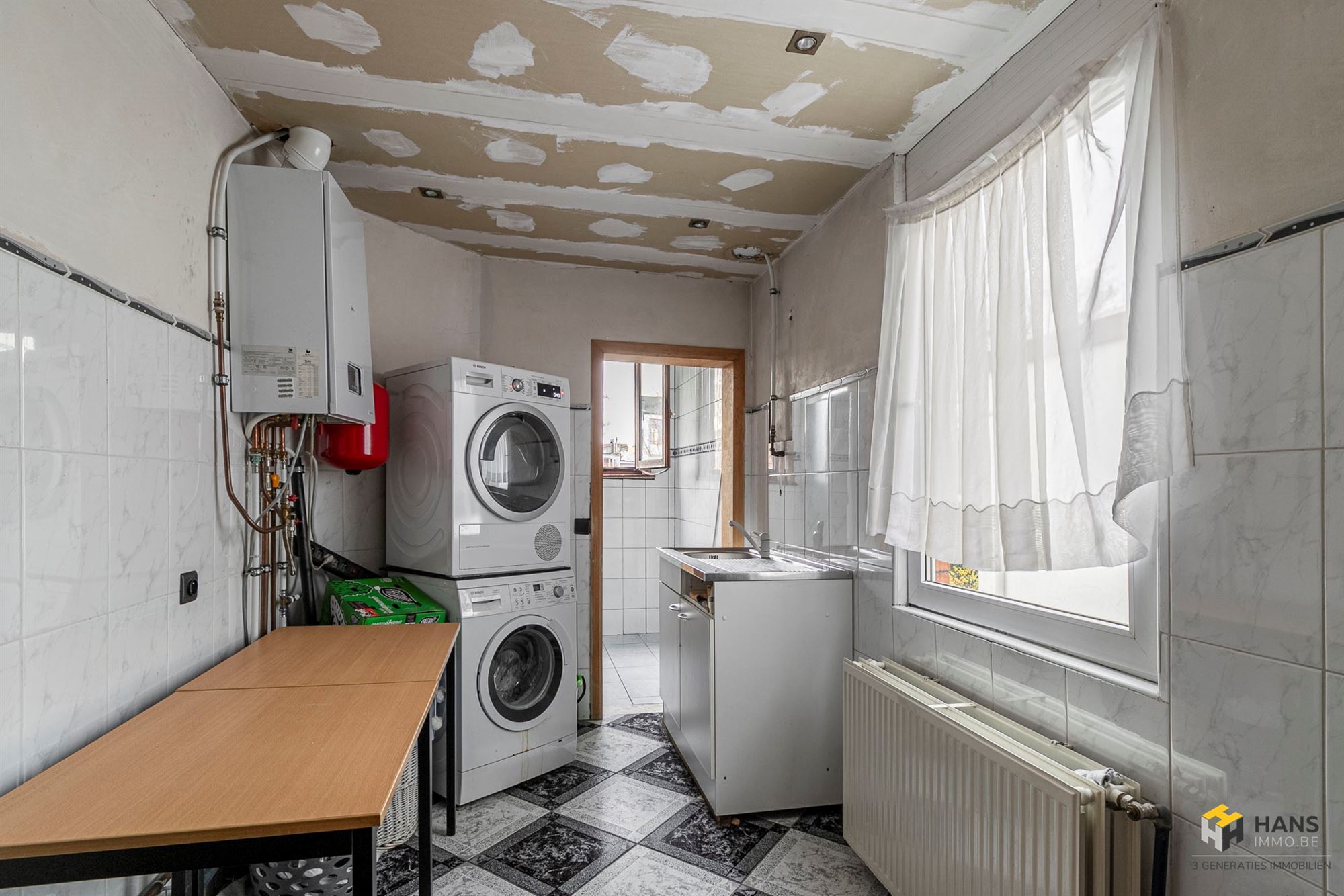 Ruime woning (… m²) met 5 slaapkamers, 2 badkamers en buitenruimte (30 m²) in Borgerhout. - foto 5