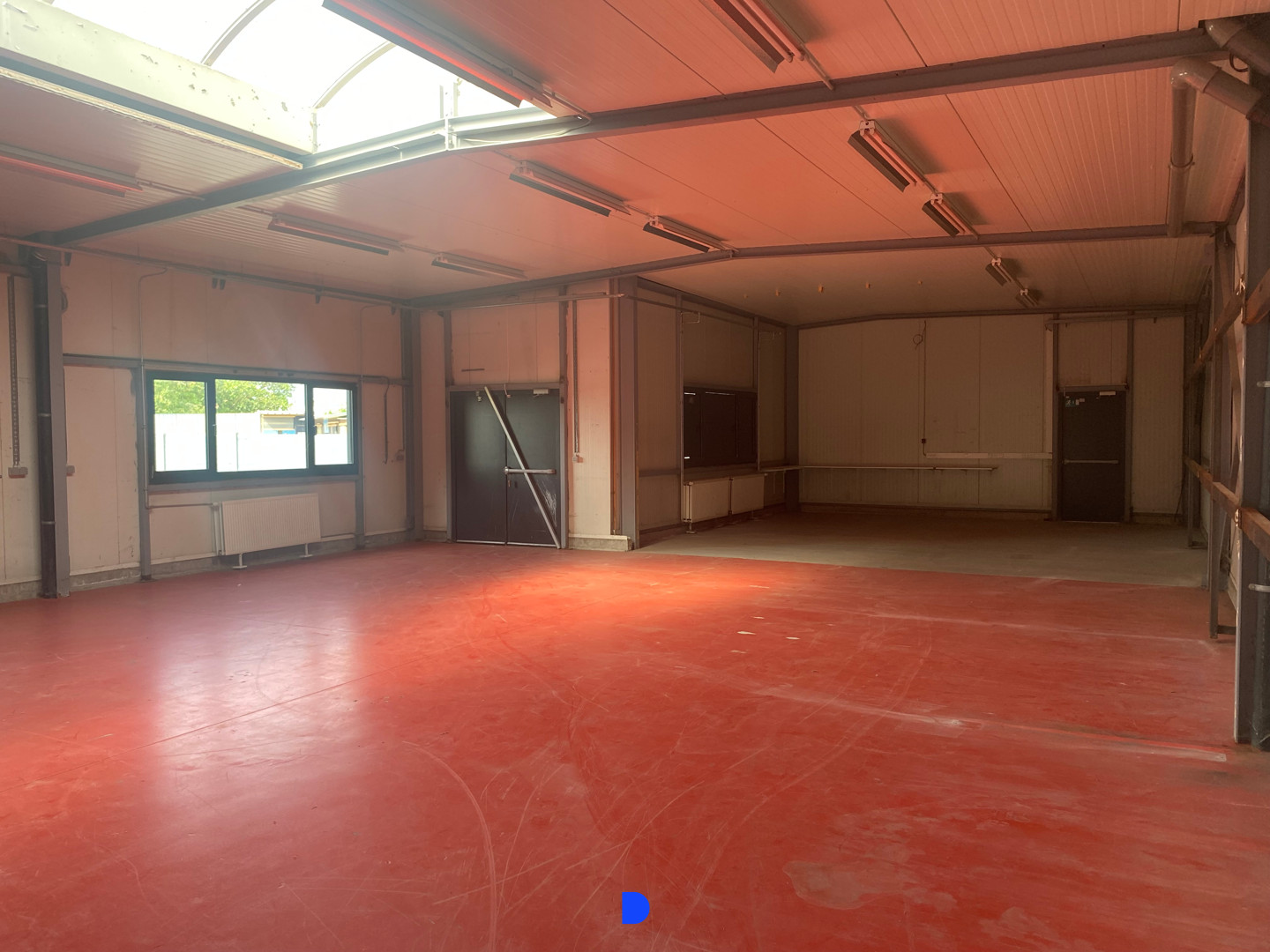 Bedrijfsgebouw op uitstekende zichtlocatie langs de Ring (R32) te Roeselare. - foto 5