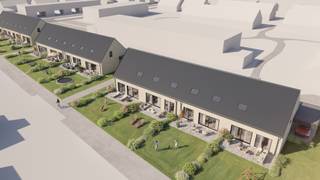 <p>Ontdek Kouter Middenpark, een nieuwbouwproject in Eke, deelgemeente van Nazareth-De Pinte, waar comfortabel, Ontdek Kouter Middenpark, een nieuwbouwproject in Eke, deelgemeente van Nazareth-De Pinte, waar comfortabel, energiezuinig en hedendaags wonen centraal staat.</p><p>Het project combineert een aangename residentiële omgeving met een bijzonder vlotte bereikbaarheid.</p><p>Dankzij de ligging bevindt u zich op korte afstand van Gent, met bovendien een vlotte verbinding via de E17 en N60.</p><p>Ook het station van Eke bevindt zich vlakbij, terwijl u in de omgeving volop geniet van het aanwezige groen.</p><p> </p><p>De eerste fase van het project omvat 12 moderne gezinswoningen met zadeldak, ontworpen met aandacht voor comfort, functionaliteit en energiezuinigheid.</p><p>Het project omvat zowel halfopen bebouwingen met carport als gesloten bebouwingen met inpandige garage.</p><p>Alle woningen beschikken over 3 slaapkamers en worden aangeboden aan een vaste prijs, zonder prijsherziening.</p><p> </p><p>Ook op technisch vlak zijn de woningen voorzien van hedendaagse en energiezuinige technieken.</p><p>Zo beschikt elke woning over een ventilatiesysteem C+, vloerverwarming via een warmtepomp op zowel het gelijkvloers als de verdieping en 4 zonnepanelen.</p><p>Dankzij deze combinatie wordt een E-peil van maximaal E26 voorzien, waardoor u geniet van een energiezuinige woning met hedendaags wooncomfort.</p><p> </p><p>De woningen worden voorzien van een kwalitatieve basisafwerking.</p><p>De start van de werken is voorzien in het voorjaar van 2027.</p><p>Dankzij de combinatie van een energiezuinige uitvoering, een vaste aankoopprijs en een aantrekkelijke ligging nabij Gent vormt Kouter Middenpark een interessante keuze voor wie op zoek is naar een nieuwe gezinswoning, maar ook voor wie nieuwbouw als investering overweegt.</p><p></p><p><strong>Aankoopprijs zonder BTW: 335.000 euro*</strong></p><p></p><p><strong>Aankoopprijs inclusief 21% BTW op de constructie: 393.968,21 euro*</strong><br />*Prijs publicatie (Incl. 21%BTW + grond excl RR)</p><p>* excl. RR (12% grondwaarde), meetkosten, aktekosten, aansluitkosten nutsleidingen en notariskosten<br />We staan ter beschikking van de koper voor de volledige en gepersonaliseerde prijsopgave op maat. Contacteer ons gerust voor een vrijblijvende afspraak.</p><p> </p><p>Interesse in de beschikbare woningen, plannen en prijzen?</p><p> </p><p> </p>