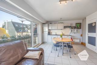 Ontdek dit instapklaar duplex appartement in een kleinschalig gebouw (9 appartementen) vlakbij het centrum van Bredene Duinen op wandelafstand...