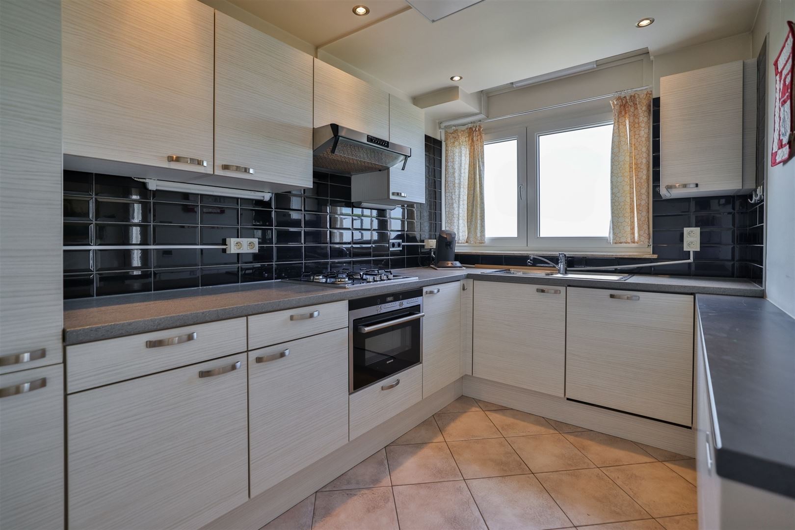 Instapklaar appartement met 2 slaapkamers + autostaanplaats - foto 2