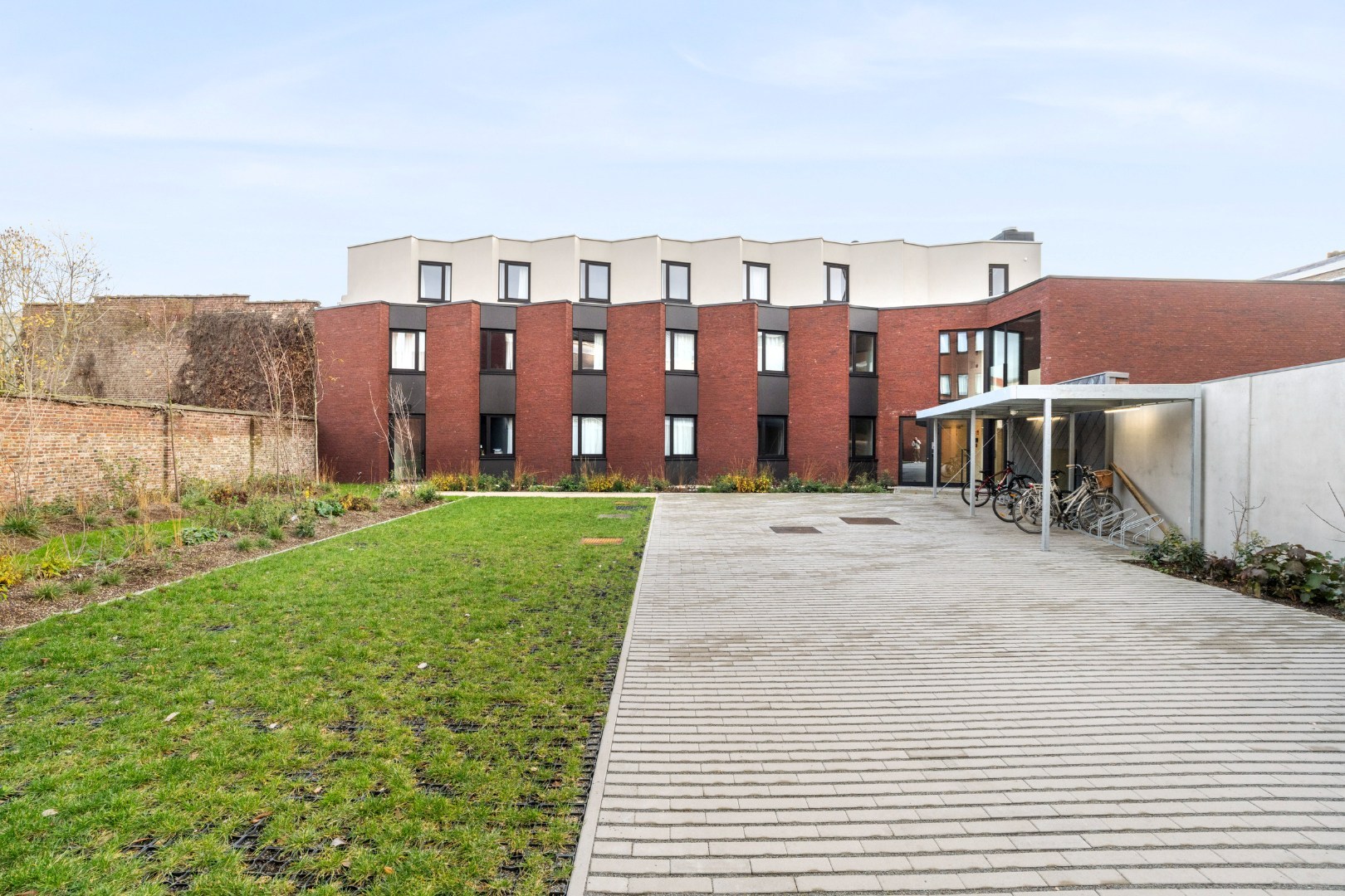 Gelijkvloerse nieuwbouwstudentenkamer met privébadkamer in hartje Kortrijk - foto 1