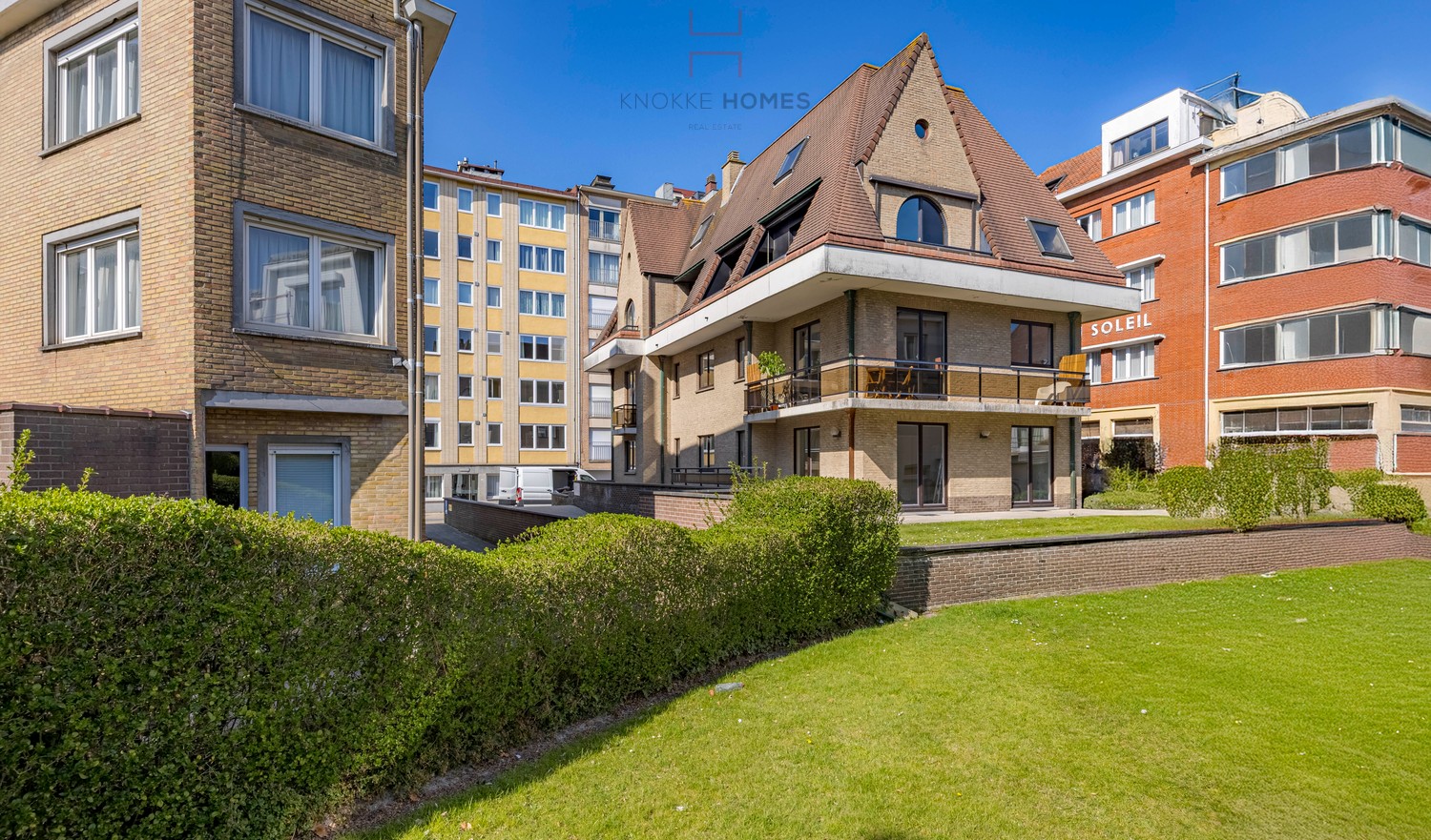Mooi gerenoveerd hoekappartement in een villa-residentie vlakbij de zeedijk in Duinbergen - photo 4