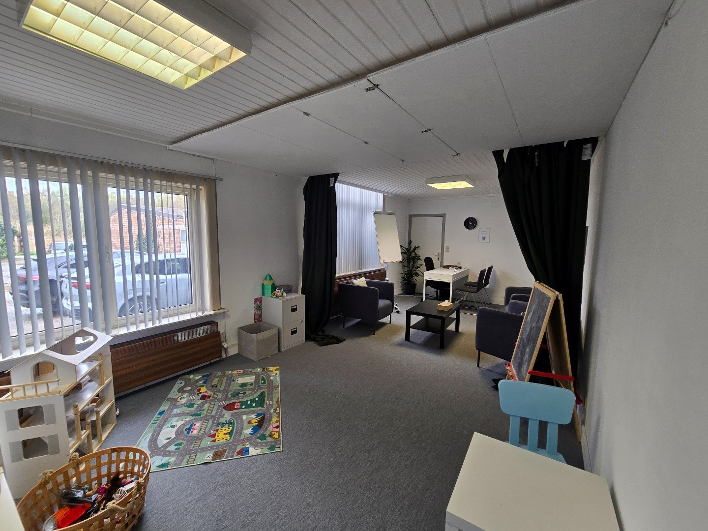 Gelijkvloerse kantoorruimte 108 m² met privé parkeerplaatsen - foto 4