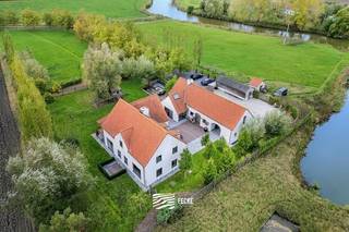 Vous rêvez de calme, d'espace et de charme ?Découvrez cette belle propriété rurale le long du canal Ramskapelle, à seulement 5,5 km de la plage et...