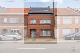 Zeer ruime en instapklare woning met een bewoonbare oppervlakte van 181 m², 4 ruime slaapkamers en zeer leuke, zonnige tuin met prachtig...