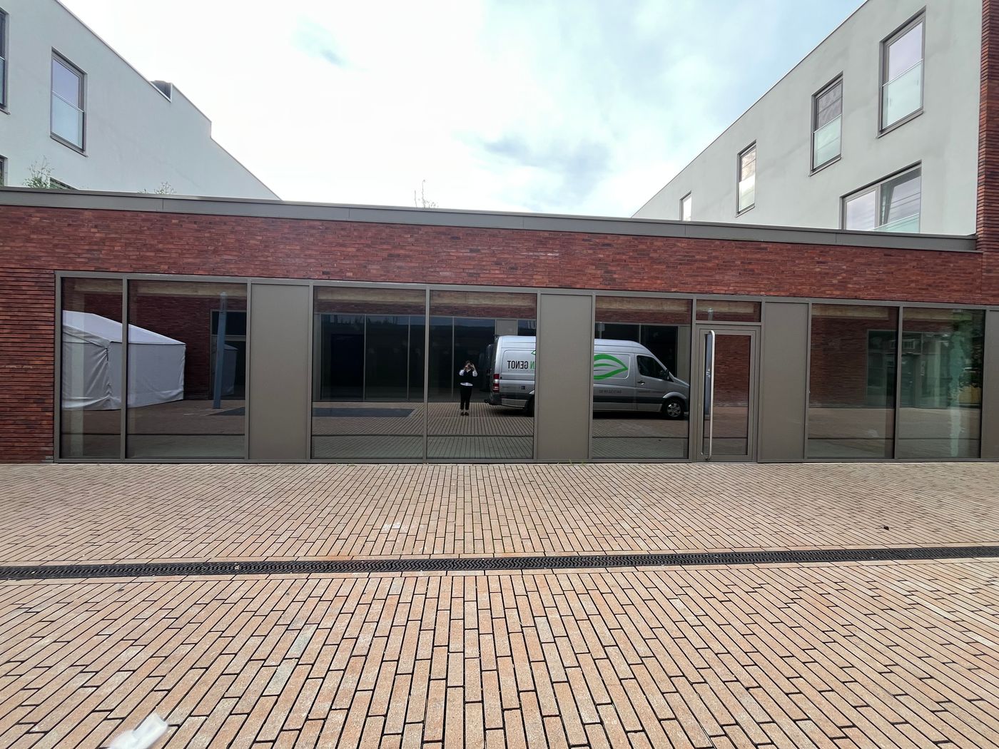 Nieuwbouw handelsruimte van 162 m² in het centrum van Hamme - foto 4