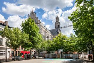 Exceptional property of approximately 226 m² located in a quiet pedestrian street in the heart of Antwerp, within walking distance of Het...
