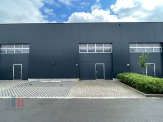 Langs de Schaapbruggestraat in Roeselare bevindt zich deze kwalitatieve nieuwbouwloods, ideaal voor ondernemers die op zoek zijn naar een moderne...