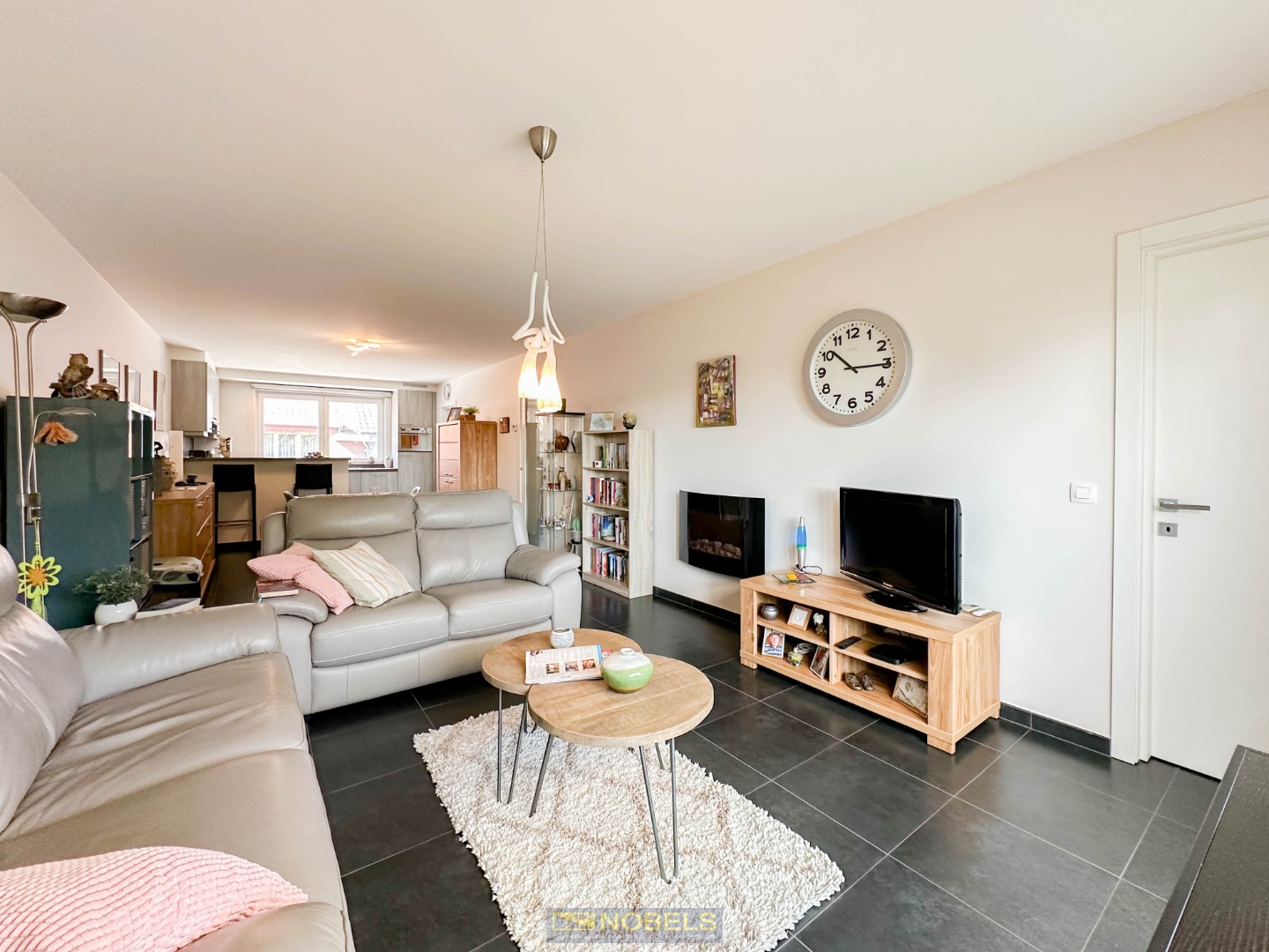 Te koop, instapklaar appartement met terras en garage te Sint-Niklaas - photo 2