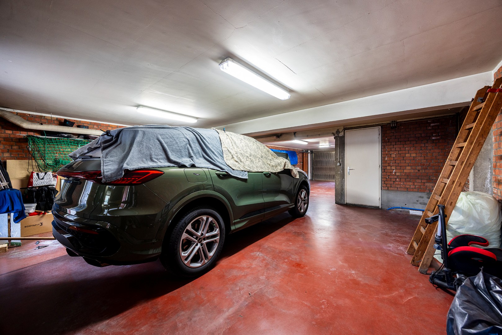 Magazijn/opslagplaats/grote garage (85m²) met oprit! - foto 4