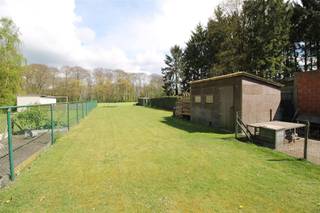 INDELINGGELIJKVLOERSInkomhal met trap naar 1ste verdieping, toiletruimte met handwastafeltje, woonkamer, keuken met aanbouwkeuken voorzien van...