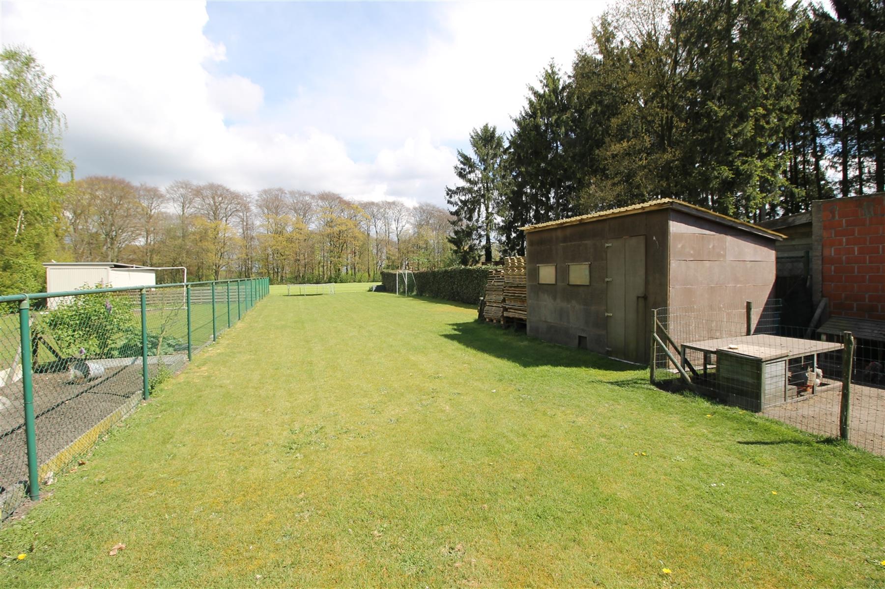 Recente halfopen bebouwing met ruime tuin, terras en garage - foto 3