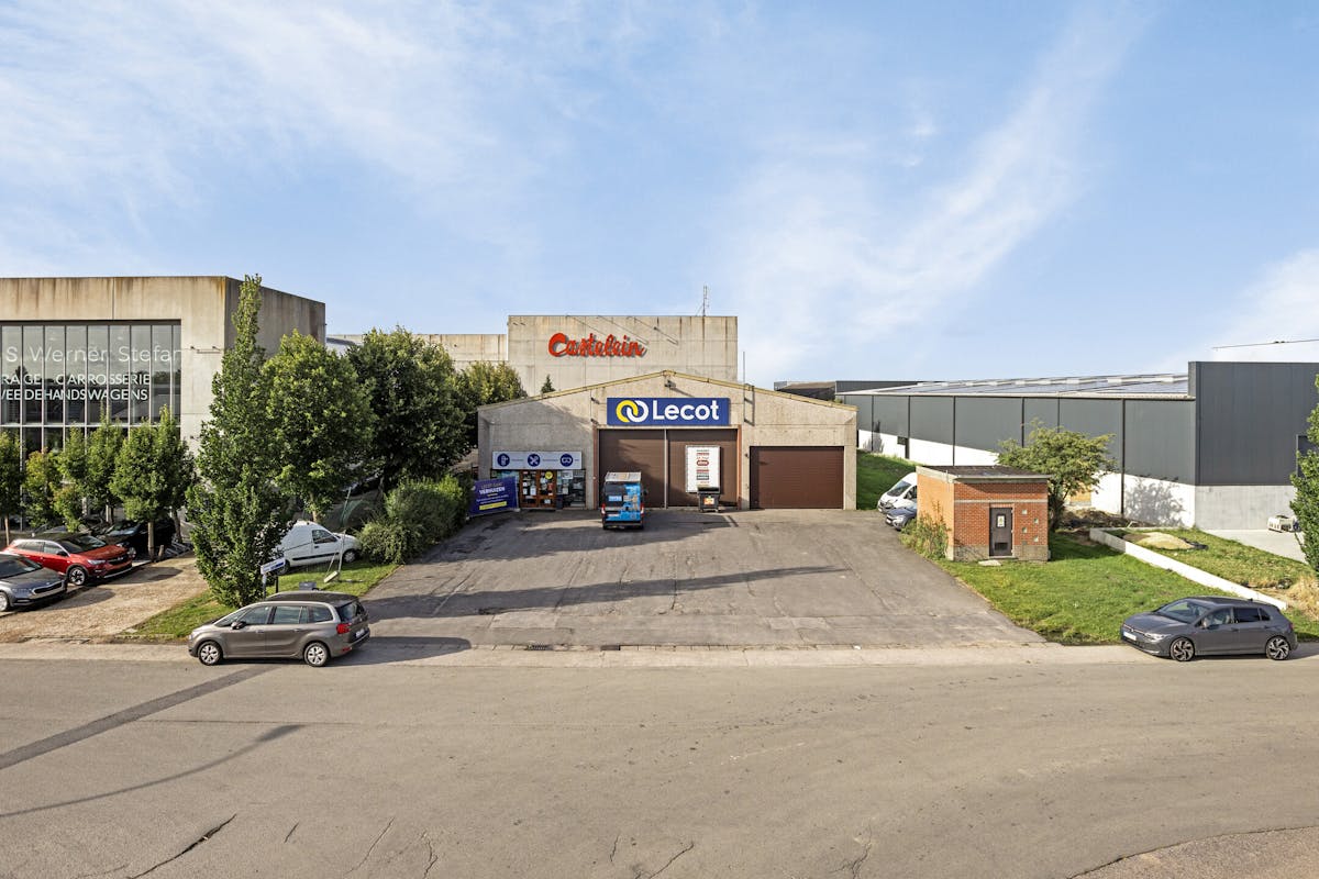 Centraal gelegen bedrijfsgebouw te Veurne - foto 1