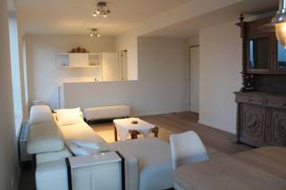 Dit schitterend gelegen appartement met zicht op het Eilandje en het Havenhuis bevindt zich op de 2de verdieping, heeft een oppervlakte van...