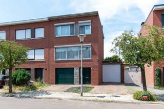 <p><span>HOBOKEN | BEAUTIFULLY RENOVATED THREE-BEDROOM HOME WITH A LOVELY GARDEN, TWO GARAGES, AND TWO DRIVEWAYS | EPC ... |</span></p><p><span>Layout as follows: ground floor: entry hall – guest restroom – garage with automatic sectional door – storage room with connections for a washing machine and utility unit – second extra-large garage (... x ... with a height of ... m) - 2 driveways - sunny garden (southeast-facing).</span></p><p><span>First floor: staircase - beautifully renovated, light-filled living room - open, fully equipped kitchen </span></p><p><span>Second floor: staircase - three bedrooms (17.5 m² - 17 m² - 13 m²) - new bathroom with walk-in shower, vanity, and toilet.</span></p><p><span> </span></p><p><span>Additional highlights:</span></p><p><span>*very conveniently located in a sought-after, quiet residential neighborhood</span></p><p><span>*Recently renovated: stylish kitchen, bathroom, walls, radiators, floors, guest toilet, interior doors</span></p><p><span>electric roller shutters throughout, Bulex condensing boiler, garage door </span></p><p><span>*Located near schools, shops, and public transportation</span></p><p><span> </span></p><p><span>Don’t miss this opportunity—schedule a viewing today!</span></p>