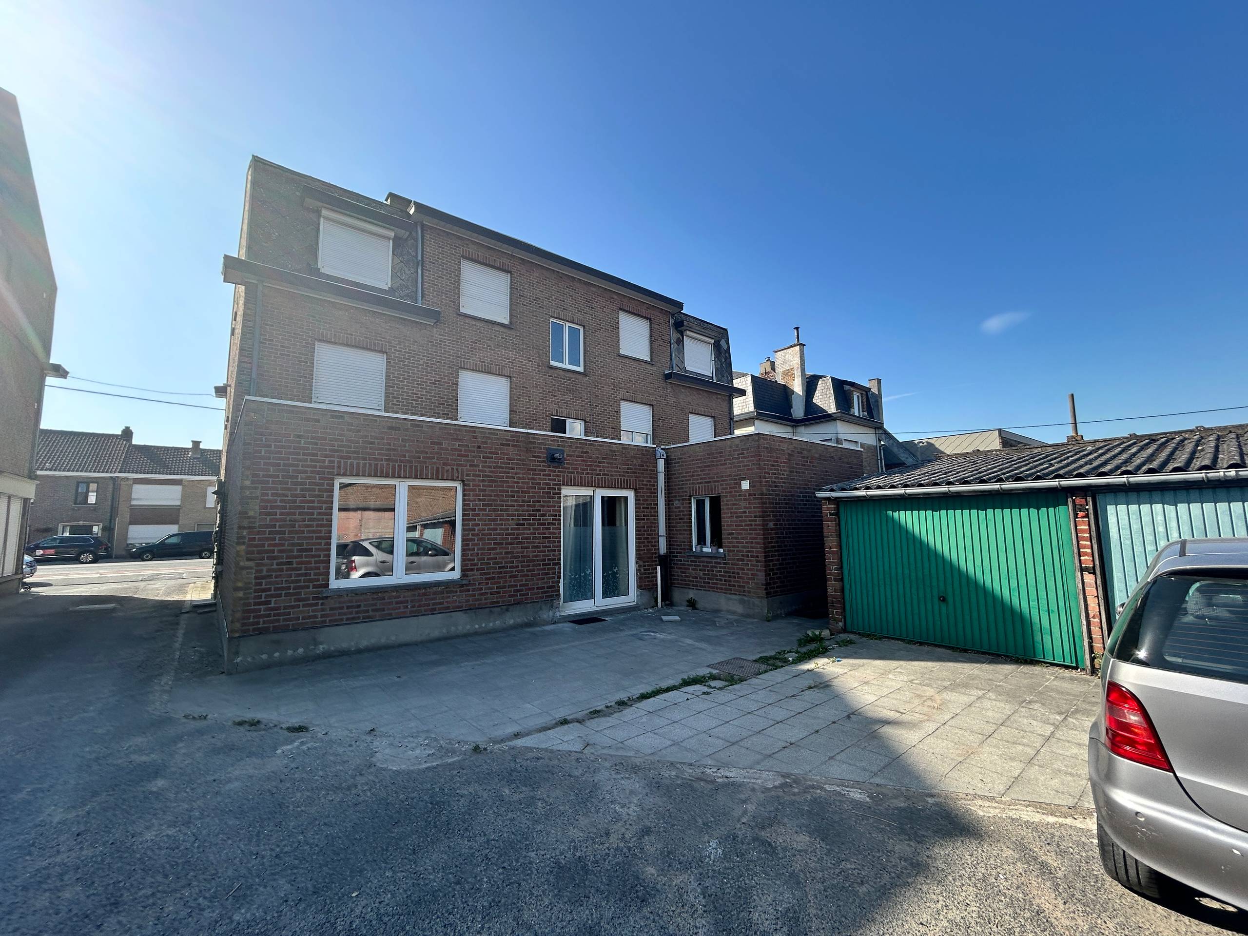 7% rendement : 7 appartementen - 5 garages - foto 3