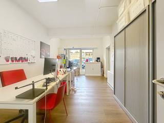 Spacious and bright office for rent near the Grote Markt in Boom.It is an open office space with a shared kitchenette, sanitary facilities...