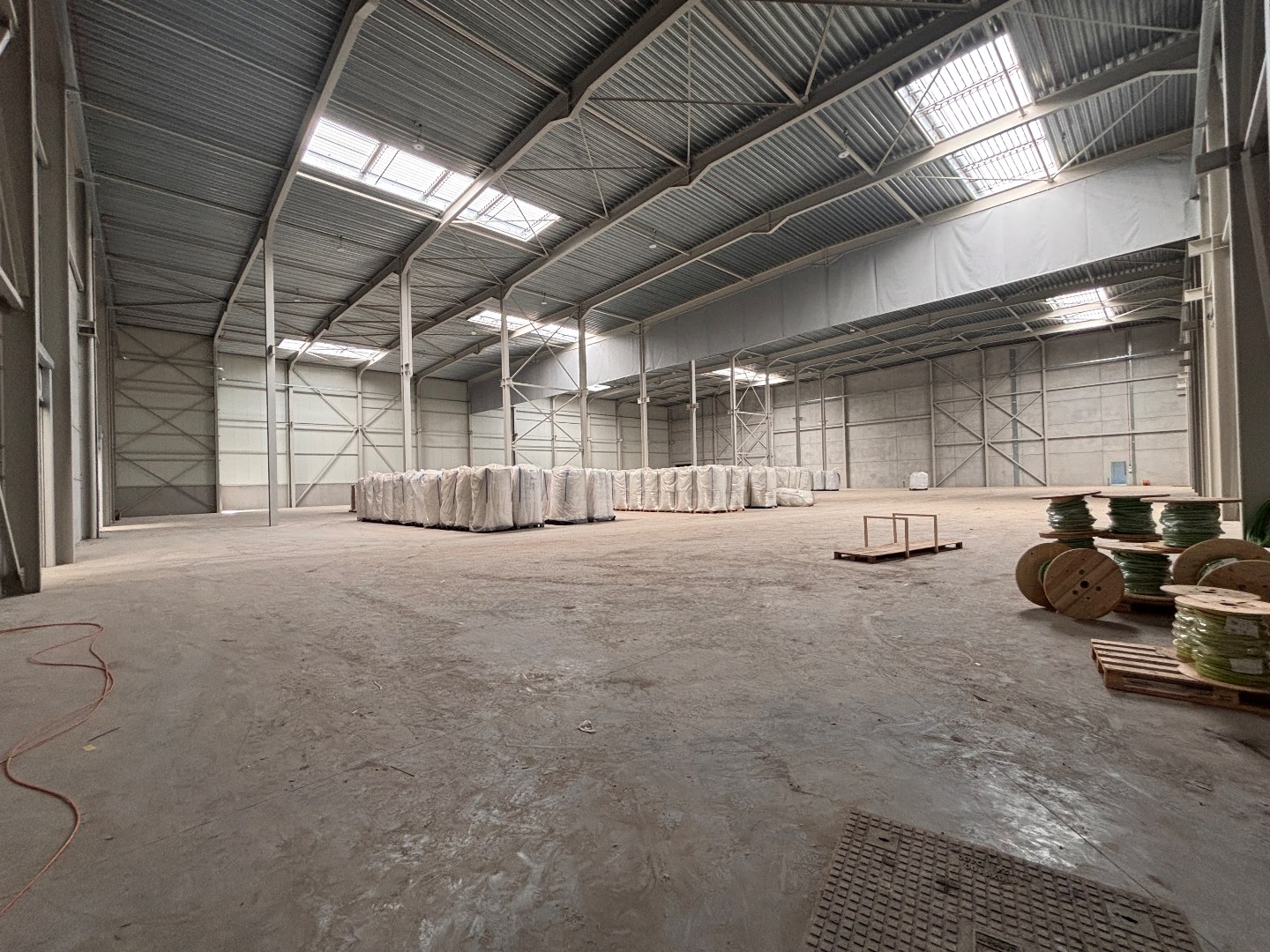 Logistieke bedrijfshal - 4069 m² - met mogelijkheid tot 1200 m² kantoren. Superligging! - foto 5