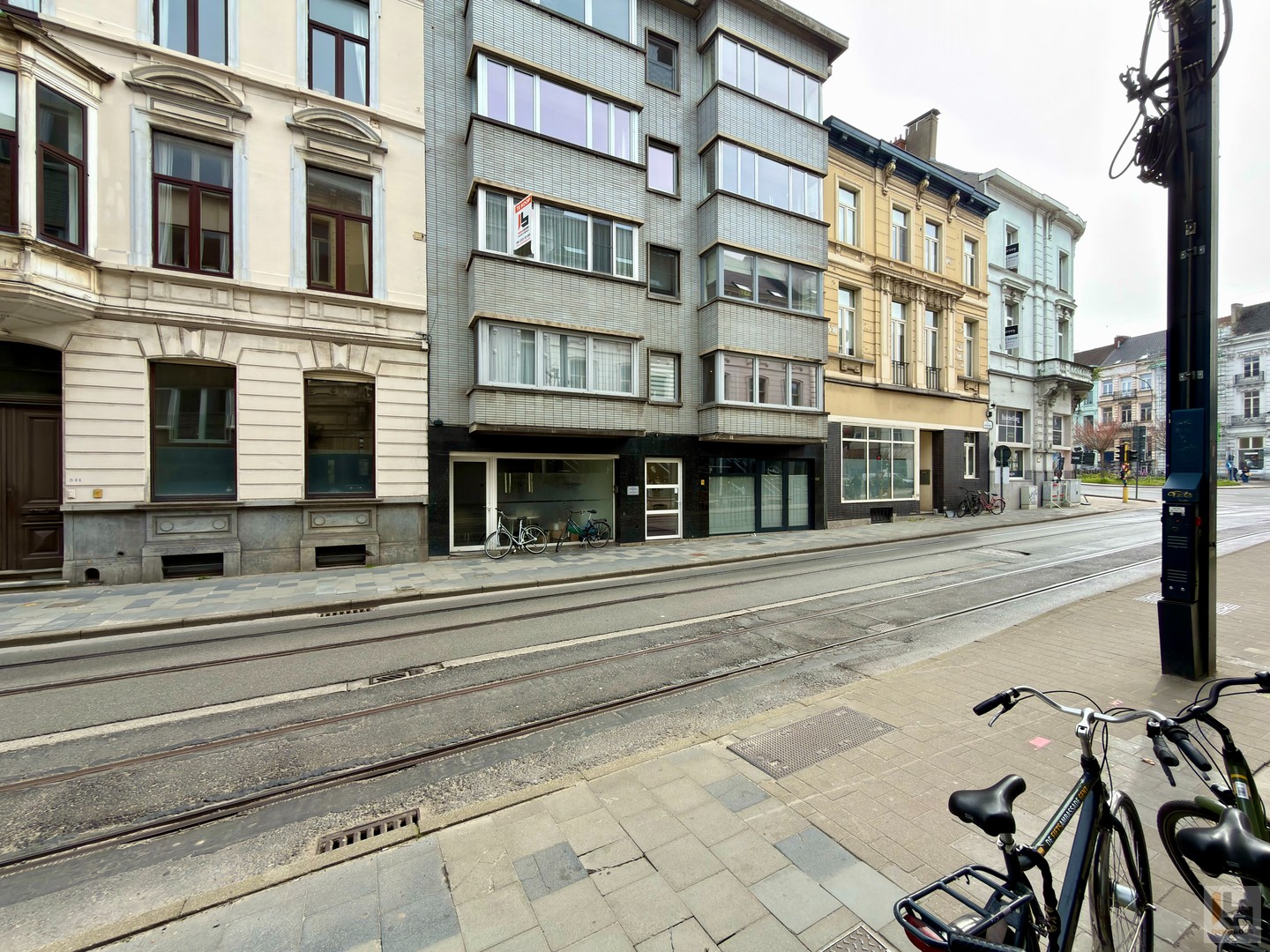 TRENDY APPARTEMENT MET 2 RUIME SLAAPKAMERS, TERRAS &amp; KELDER! - photo 2