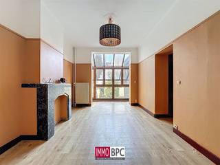 Découvrez cette charmante maison nichée dans un quartier paisible et verdoyant de Ganshoren. Offrant 160 m² d’espace de vie répartis sur...