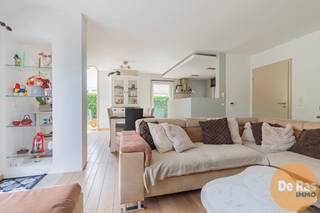 BUGGENHOUT - Deze volledig instapklare en goed onderhouden woning is uitstekend gelegen in een rustige en doodlopende straat. Alle voorzieningen...