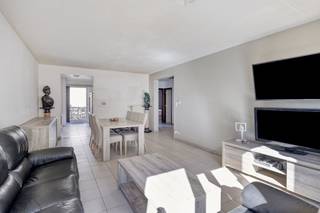 In de Meldertstraat, hartje Hasselt, vinden we dit op te frissen appartement met 2 slaapkamers en een gezellig terras/balkon. Dankzij de...