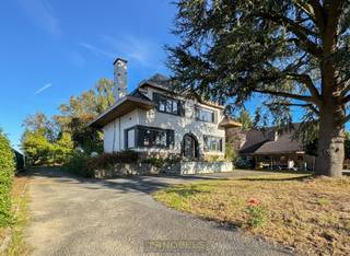 INSTAPKLARE VILLAWONING met prachtig vergezicht en FLEXIBELE INDELING op een ROYAAL PERCEEL VAN CA. 1077 M² in het aangename Bevere (Oudenaarde)...