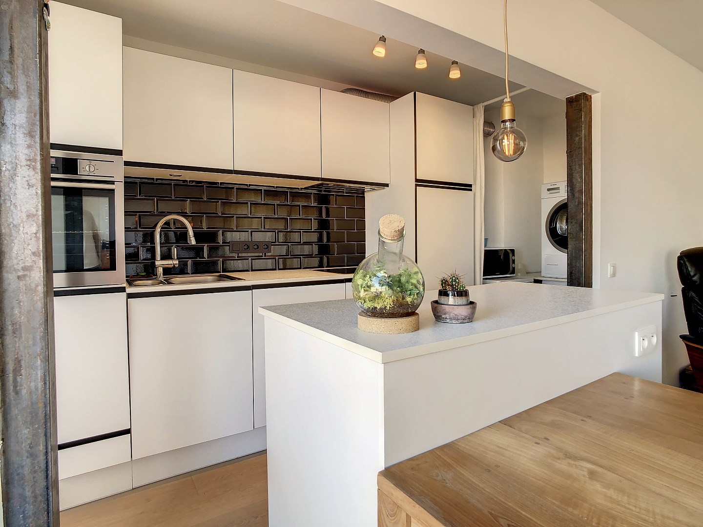 Goed gelegen gerenoveerd appartement met twee ruime slaapkamers, terras (25 m²) en garagebox - bewoonbare oppervlakte 73 m² - foto 3