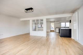 Ontdek dit unieke en uitzonderlijk ruime appartement in het hart van Keerbergen, waar comfort, stijl en topligging perfect samenkomen. Met maar...