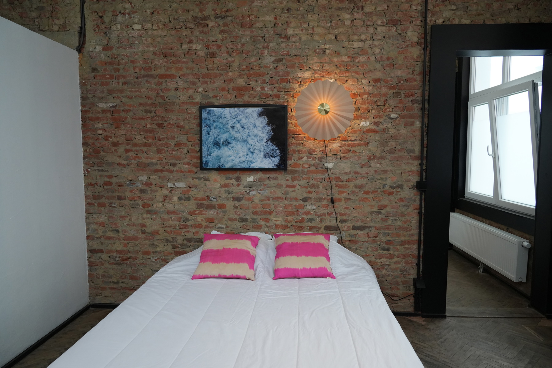 Ruim en lichtrijk triplex-atelier in de stad - foto 4